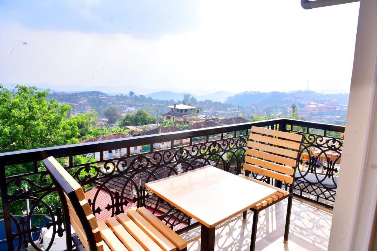 Hotel Coorg Palace Madikeri Esterno foto